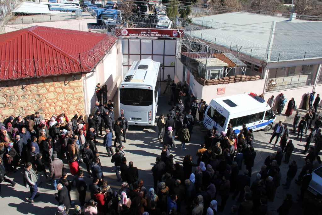 Sivrice Kadın Açık Ceza İnfaz Kurumundaki 126 hükümlü ve tutuklu başka illere naklediliyor