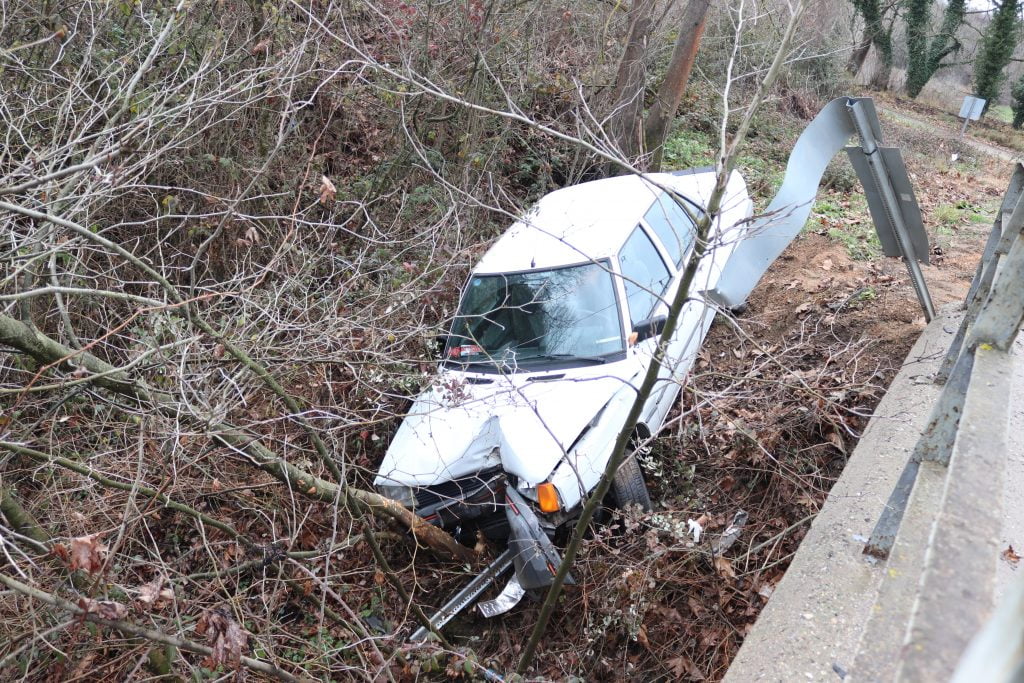 Kaygan yol kaza getirdi