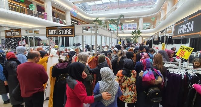 Bursa’da alışveriş izdihamı
