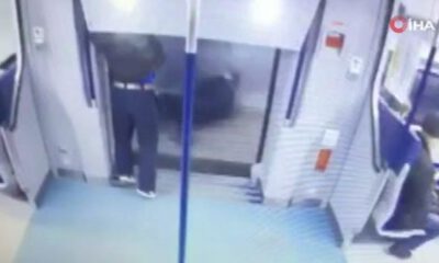 Yanlış metroya binen yolcu dışarı atladı