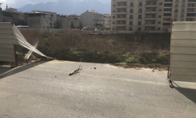  Lodos pazar yeri inşaatını vurdu