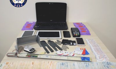 ATM dolandırıcıları düzeneği sökerken polise yakalandı