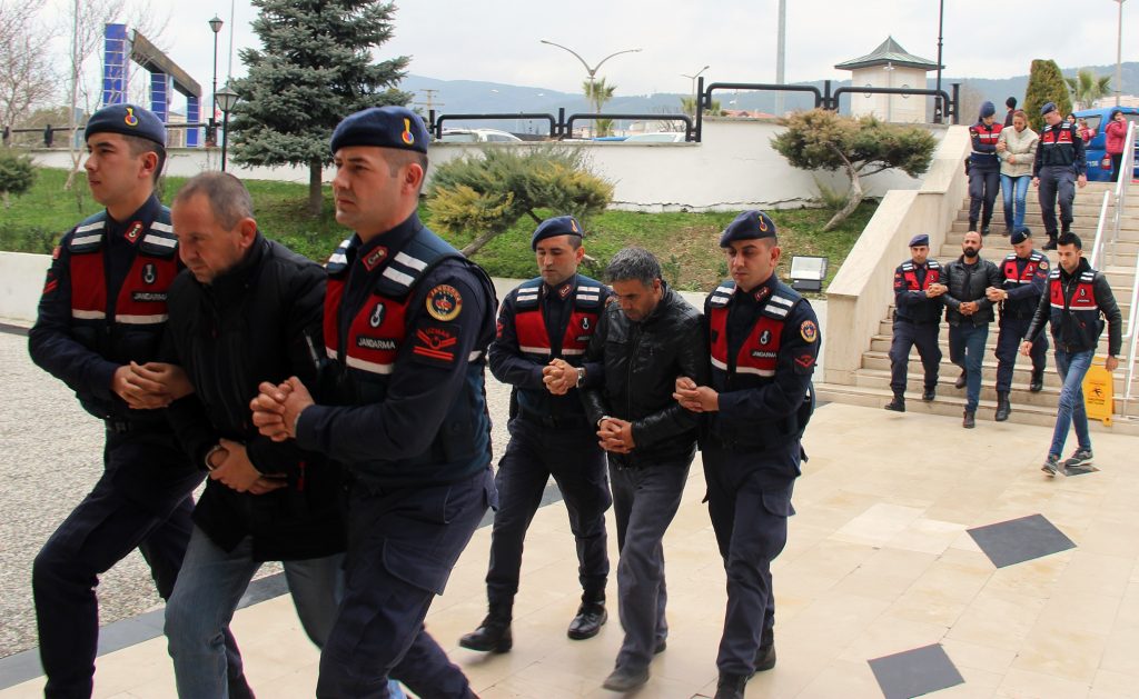 Sevgilisiyle kiralık katil tutup kocasını öldürttü