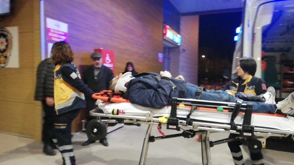 Otomobil ve motosiklet kafa kafaya çarpıştı: 1 yaralı