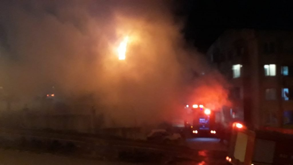 Bursa’da 5 katlı apartmanda korkutan yangın