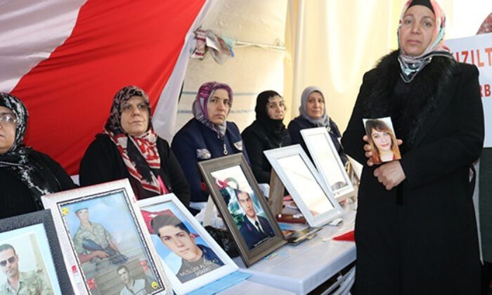 HDP önündeki oturma eylemine 2 aile daha katıldı