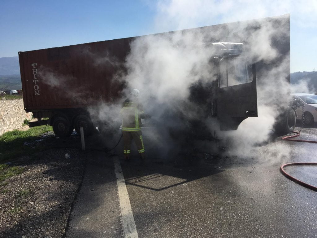 Bursa’da TIR alev alev yandı
