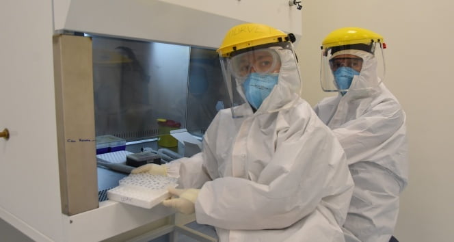 Bu cihazla bulaş riski en aza indirilerek ‘Covid-19’ testi yapılıyor
