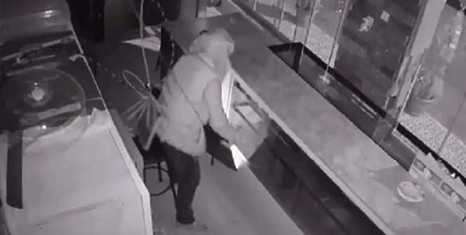 İş yerinden televizyon çalan hırsız güvenlik kamerasına yakalandı