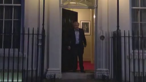 Karantina’daki başbakan ilk kez görüntülendi