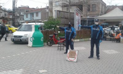 Zabıta ekipleri pazar yerine maskesiz girişlere izin vermedi