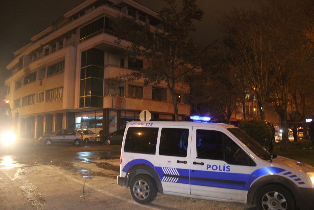  Anne ve babasını rehin alıp…