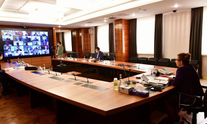 Bakan Pekcan, tekstil, hazır giyim, halı, deri sektörleriyle pandeminin etkilerini görüştü