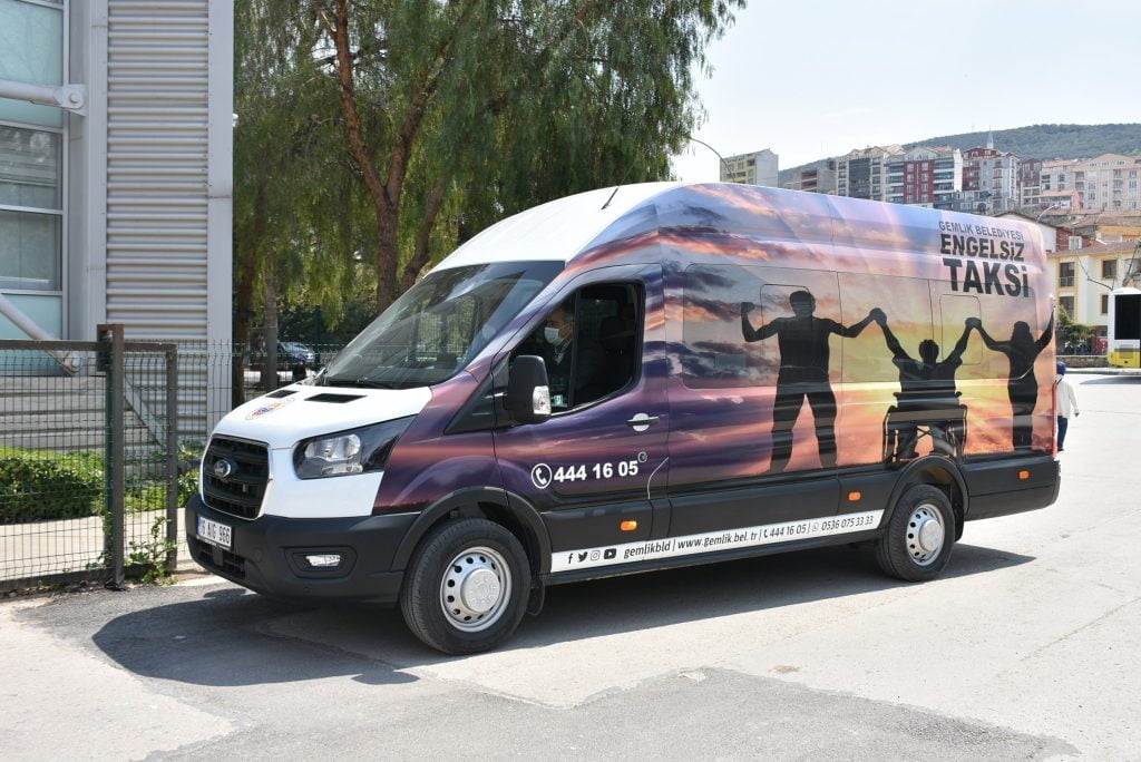  Gemlik’te engelsiz taksinin ilk seferini Başkan Sertaslan yaptı