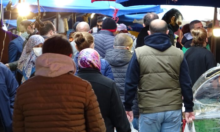 Bursa pazarlarında son saatler yoğunluğu