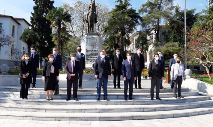 Bursa’da 23 Nisan sade kutlandı
