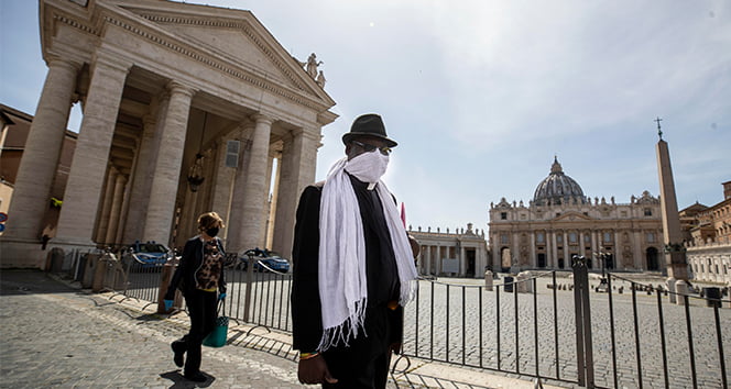 İtalya’da halk sokağa akın ediyor