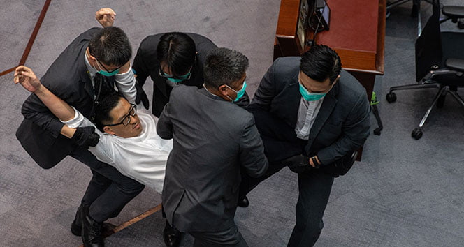 Hong Kong parlamentosunda arbede