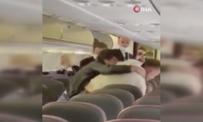 Rus yolcu uçağında sosyal mesafe kavgası