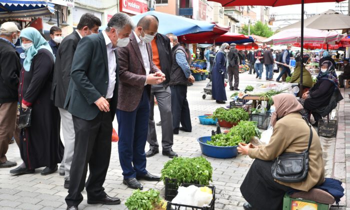 Karantinaya alınmıştılar… Pazar alışverişi Büyükşehir’den