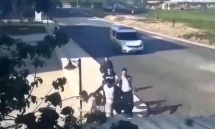 Bursa’da polisi gören gençler böyle kaçtı
