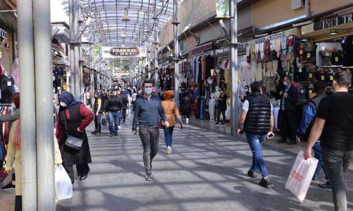 Tarihi çarşı esnafına ‘Can suyu’