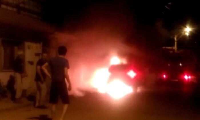 Bursa’da lüks otomobil alev topuna döndü