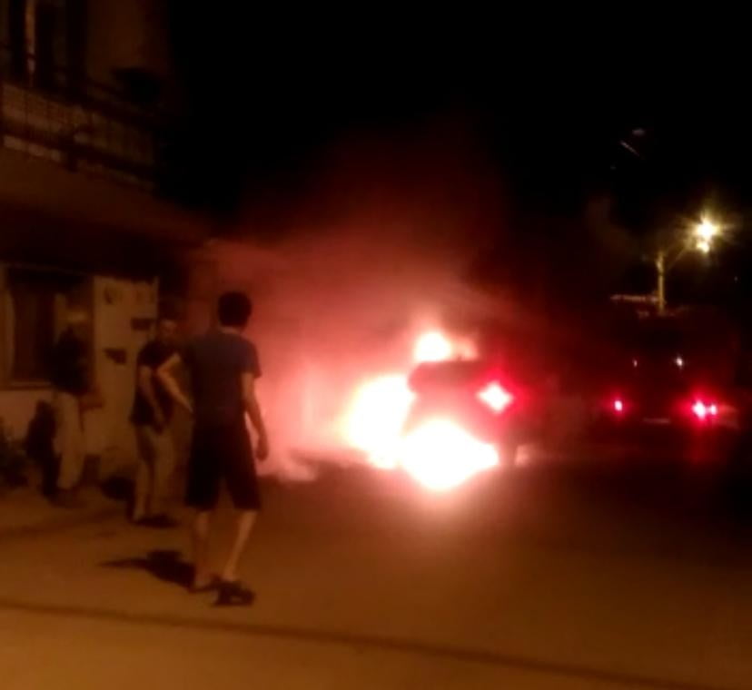 Bursa’da  lüks otomobil alev topuna döndü