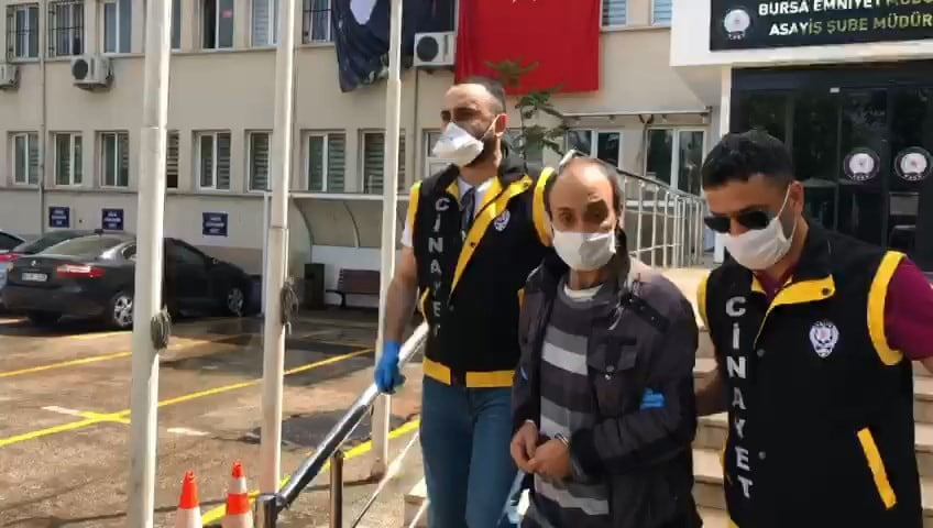 Babasını meyve bıçağı ile öldürdü