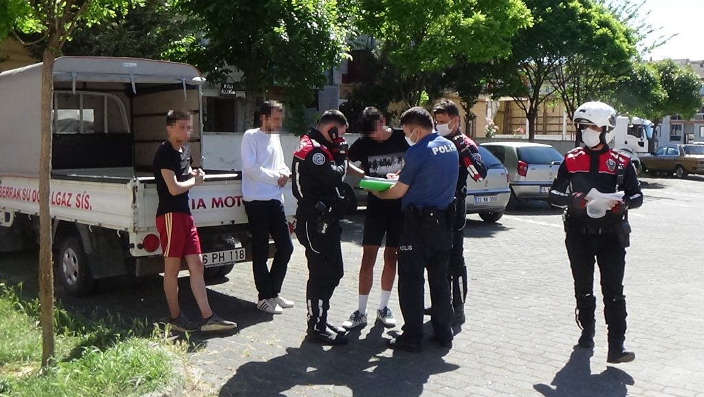 Hava almaya çıkıp ceza yediler