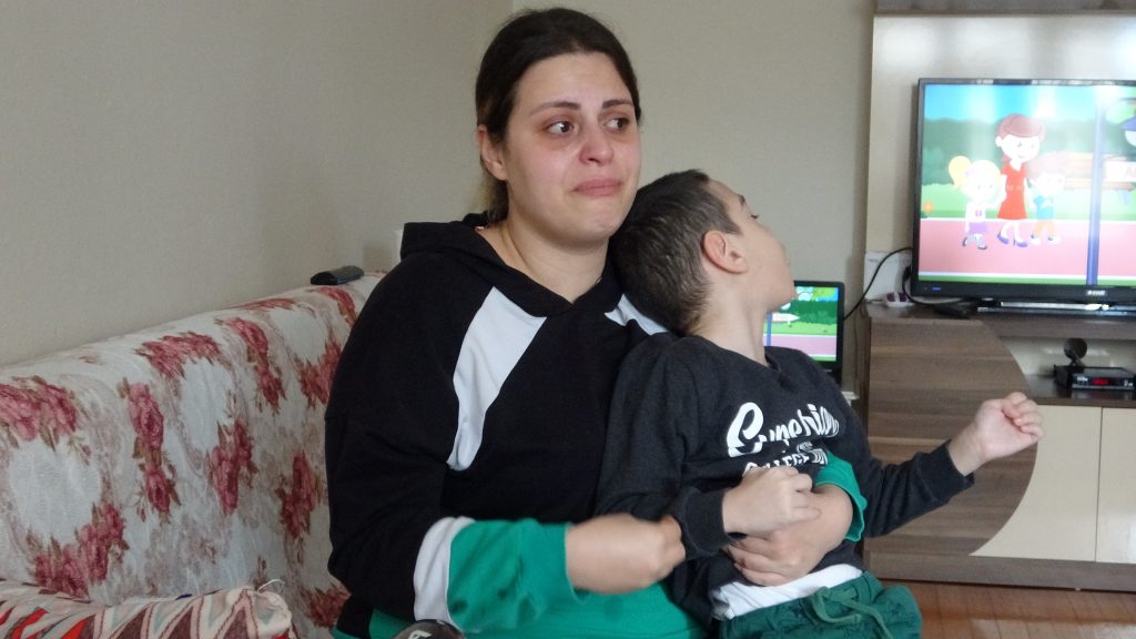 Gözü yaşlı annenin tek isteği oğlunun rahat uyuyabilmesi