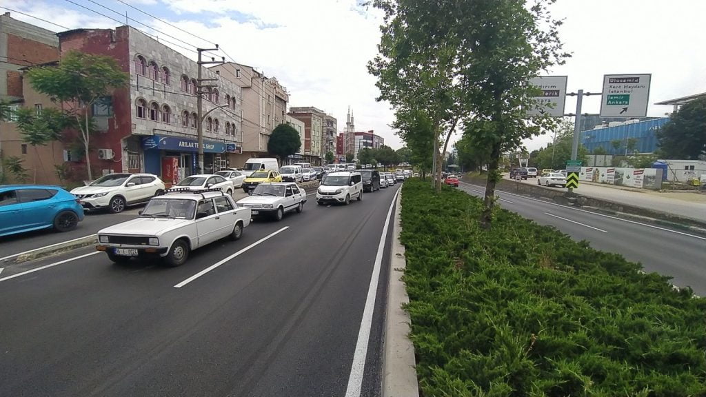 Bursa’da yola atlayan şahıs zincirleme kazaya sebep oldu