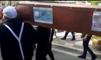 Ekonomik krizi tabutla protesto ettiler