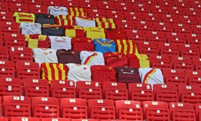 Göztepe, taraftarının formalarını tribüne taşıyor