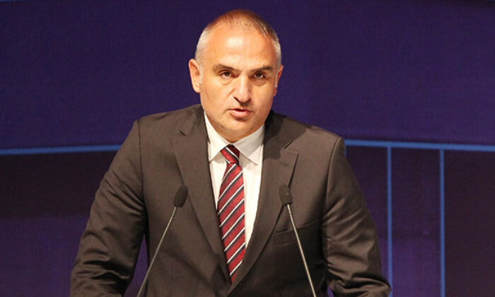 Bakan Ersoy: “Covid-19 testi pozitif çıkan turist…”