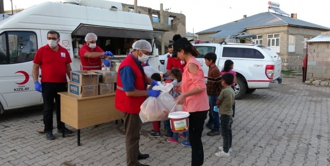 Depremzedelerin yaraları sarılıyor!
