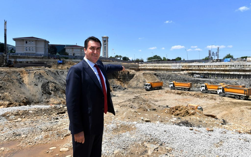 Osmangazi Meydanı Hızla İlerliyor