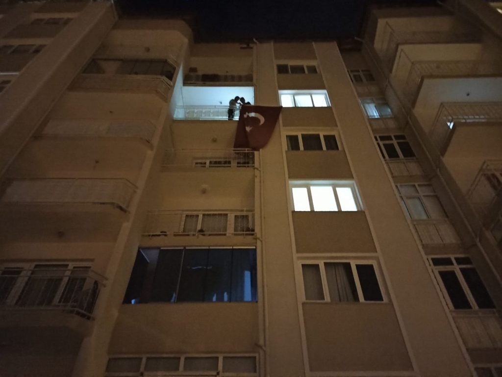 Şehit polisin evinde acı