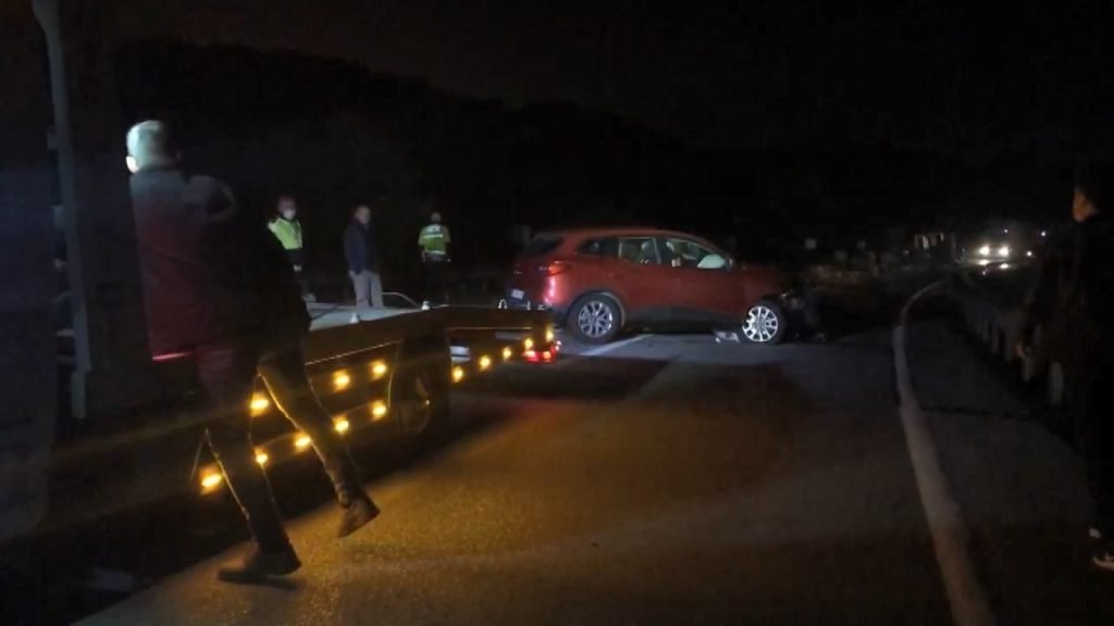 Feci kaza Bursa yolunu trafiğe kapattı