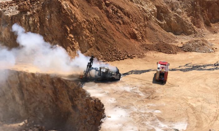 Bursa’da milyonluk iş makinesi küle döndü