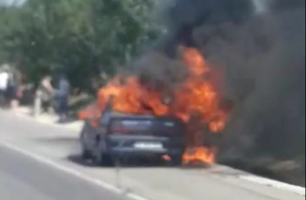 Bursa’da otomobil alev alev yandı