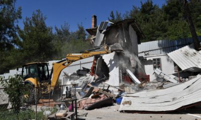 Bursa’da orman arazisindeki kaçak ev yıkıldı