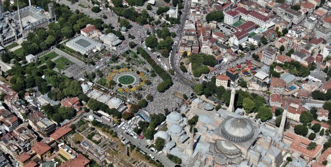 Ayasofya çevresindeki yoğunluk havadan görüntülendi