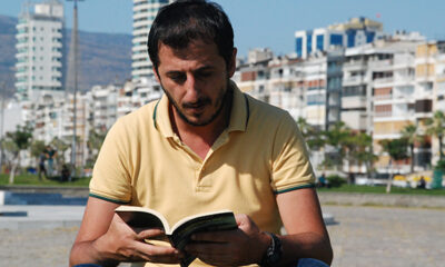 Toplu taşımada kitap okurken küçümsenmişti…