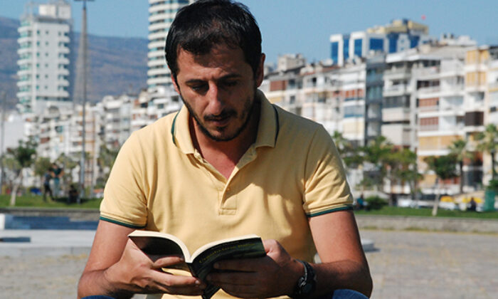 Toplu taşımada kitap okurken küçümsenmişti…