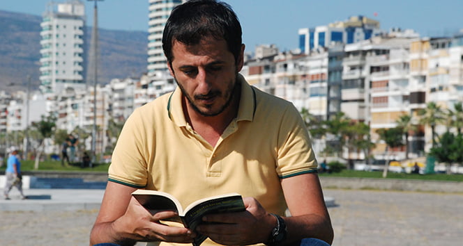 Toplu taşımada kitap okurken küçümsenmişti…