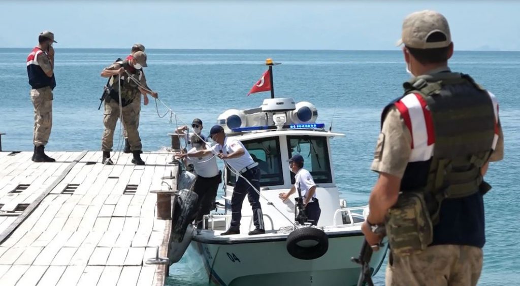  Van Gölü’nde batan teknenin yeri tespit edildi