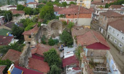 Evlerin içinde kalan tarihi kiliseye…