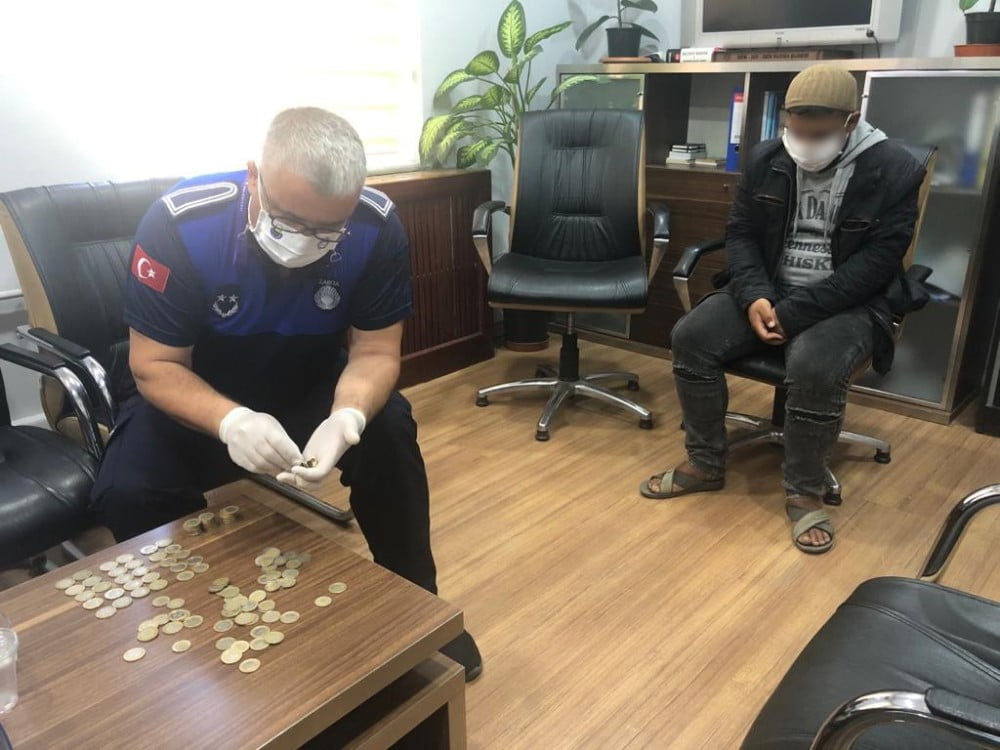 Bursa’da dilencilere sivil ekiplerle operasyon