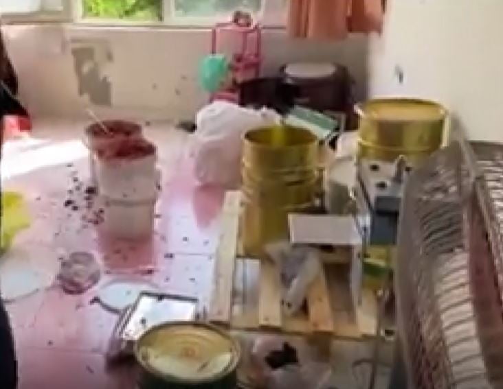 Evi kaçak nargile imalathanesine çevirdiler polisten kaçamadılar